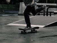 FB体育APP-赛道与球场，双线争冠的终极对决