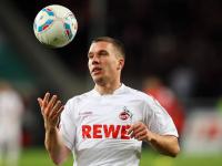 FB体育官方网站-绿茵与球台的双重奏，葡萄牙鏖战波兰夜，许昕点燃赛场魂