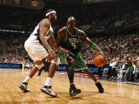 FB体育官网-绝杀与点燃，伦纳德如何让凯尔特人与鹈鹕的经典战役成为永恒