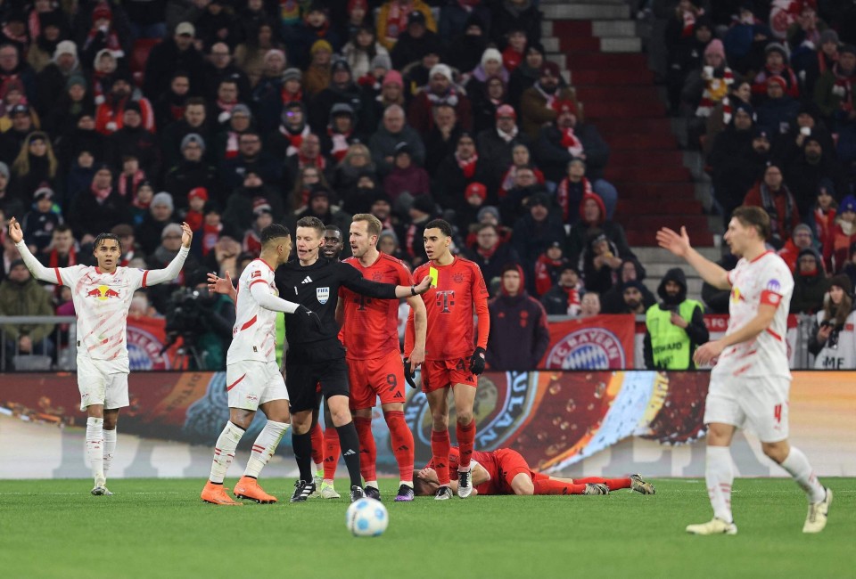 包含欧冠之王横扫德甲主场！拜仁慕尼黑轻松取胜，展现绝对实力的词条