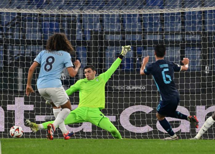 关于拉齐奥后防抢眼，零封对手完成反击的信息