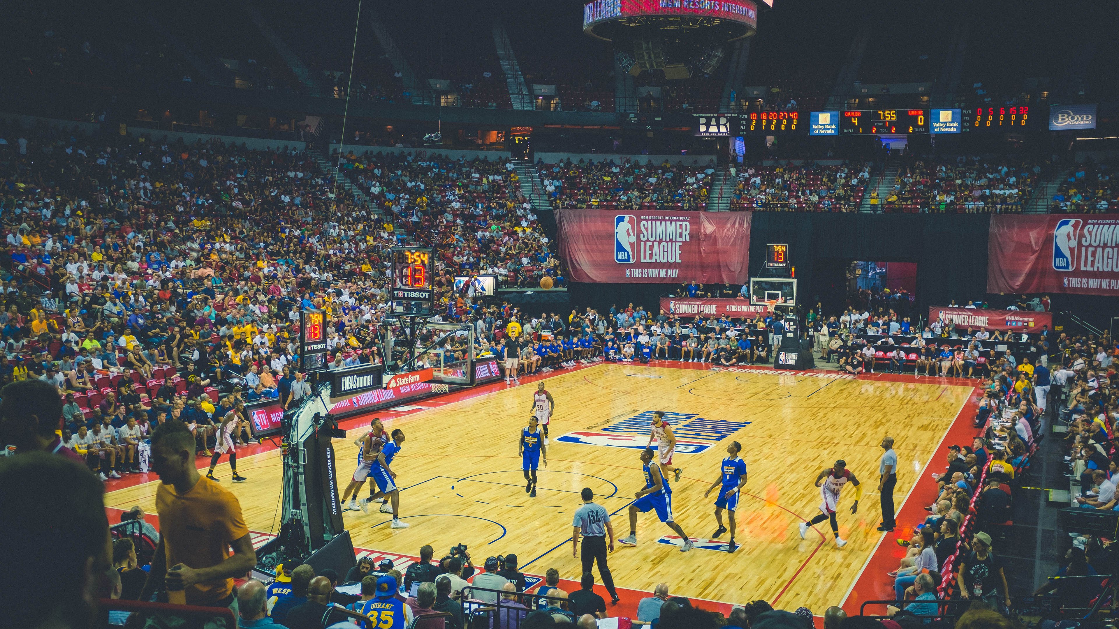 步行者狂胜辽宁队,范弗利特成为关键先生