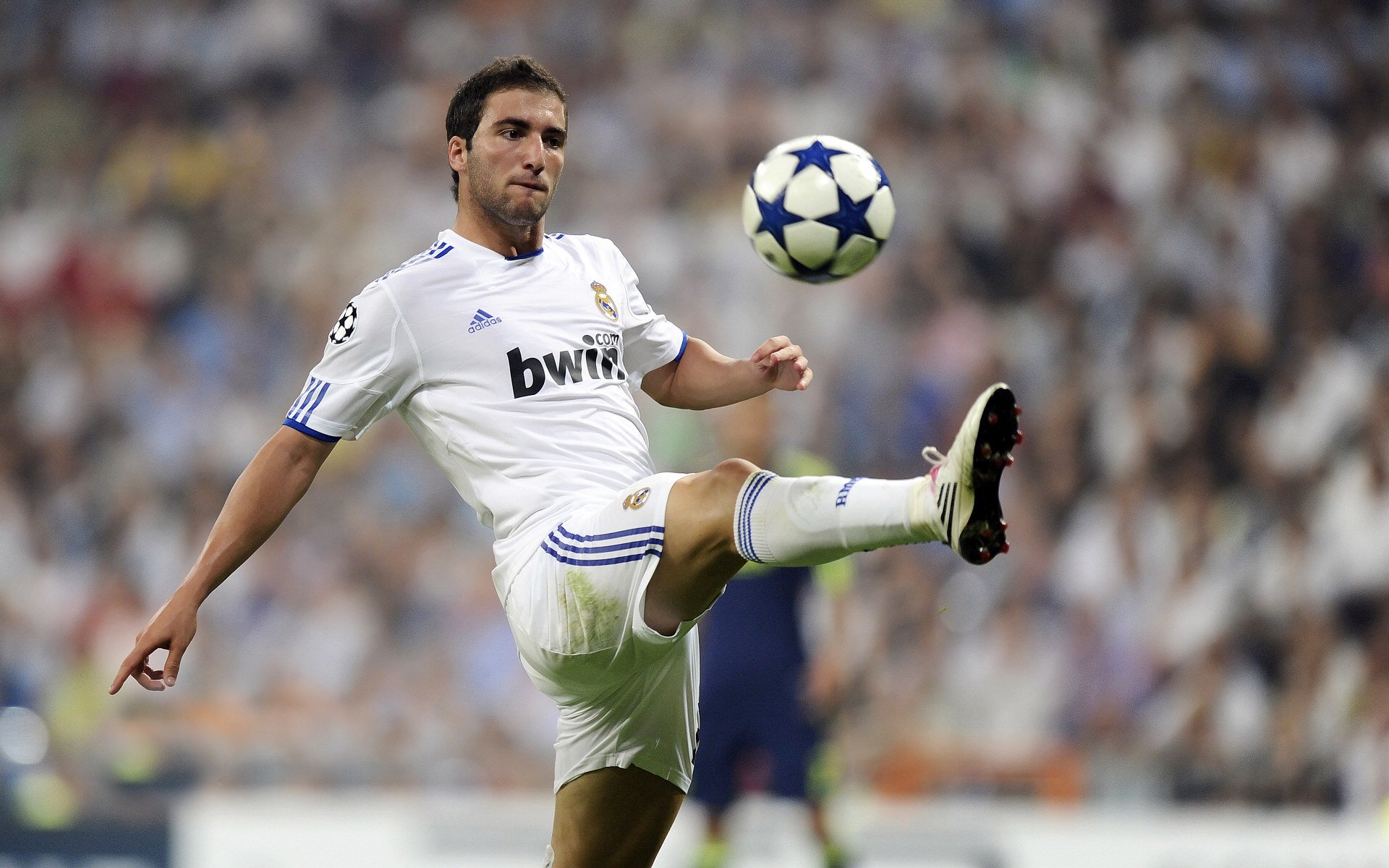 帕尔默连续得分拉开差距,克罗地亚最后时刻绝杀巴西—绿茵场上的宿命与新生