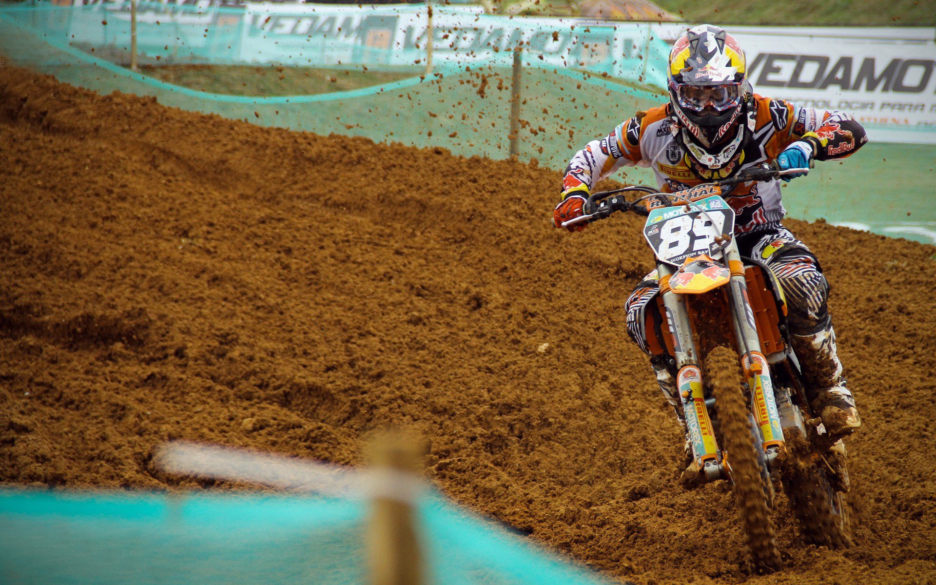 绿茵与球台的双重奏,葡萄牙鏖战波兰夜,许昕点燃赛场魂