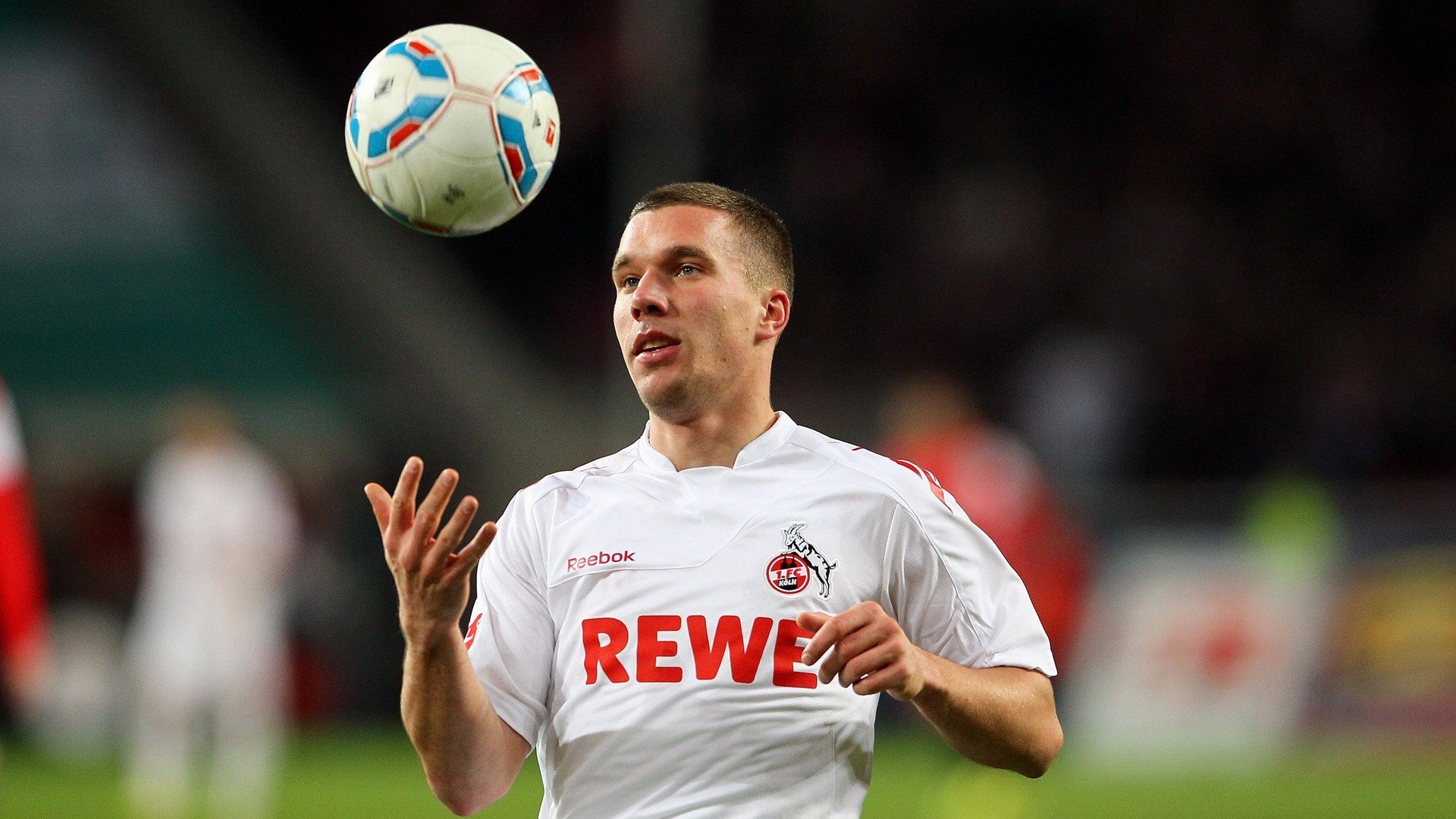 逆转与火焰，乌拉圭翻盘丹麦，姆巴佩点燃赛场之夜